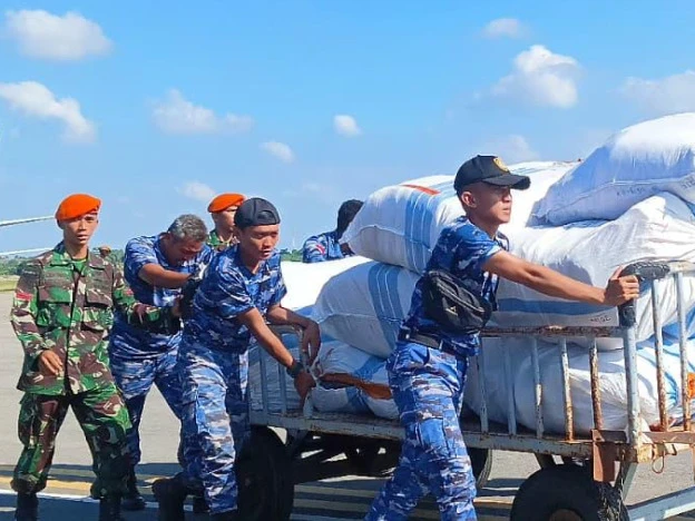 Respons Terpadu Keluarga Besar BUMN, Mobilisasi Udara Dibuka untuk Percepatan Distribusi Bantuan Bencana Sumatera
